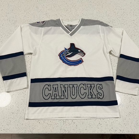 Vintage NHL MIGHTY MAC SPORTS Vancouver Canucks Jersey -Youth Size Large (14/16) - Picture 1 of 7